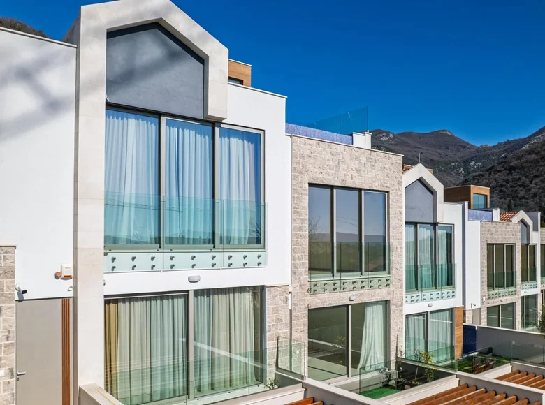 Casa 5 habitaciones 236 m² Gornja Lastva, Montenegro