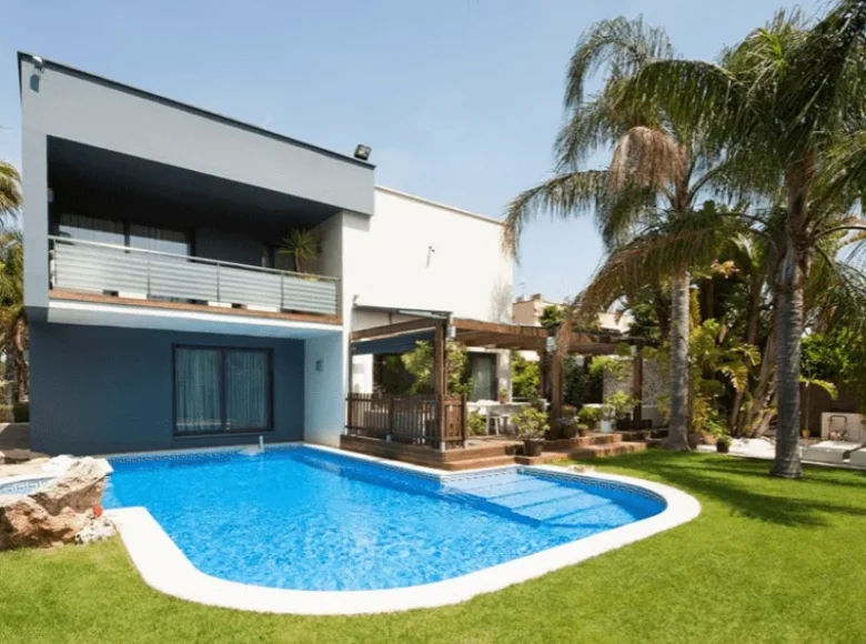 5 bedroom house 535 m² Gava, Spain