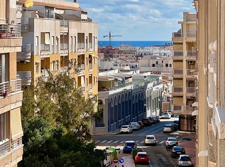 Mieszkanie 2 pokoi 61 m² Torrevieja, Hiszpania