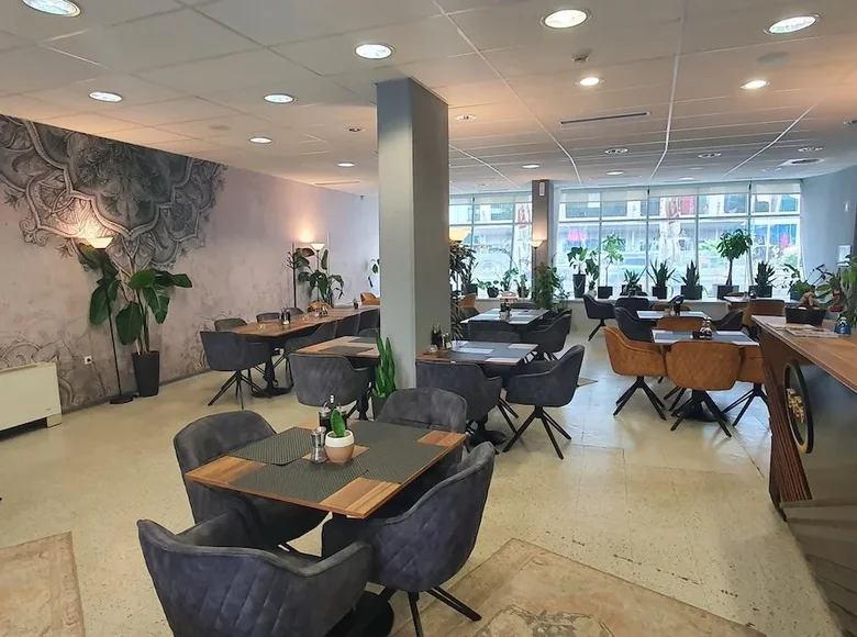 Restaurant, Café 150 m² Upravna Enota Ljubljana, Slowenien