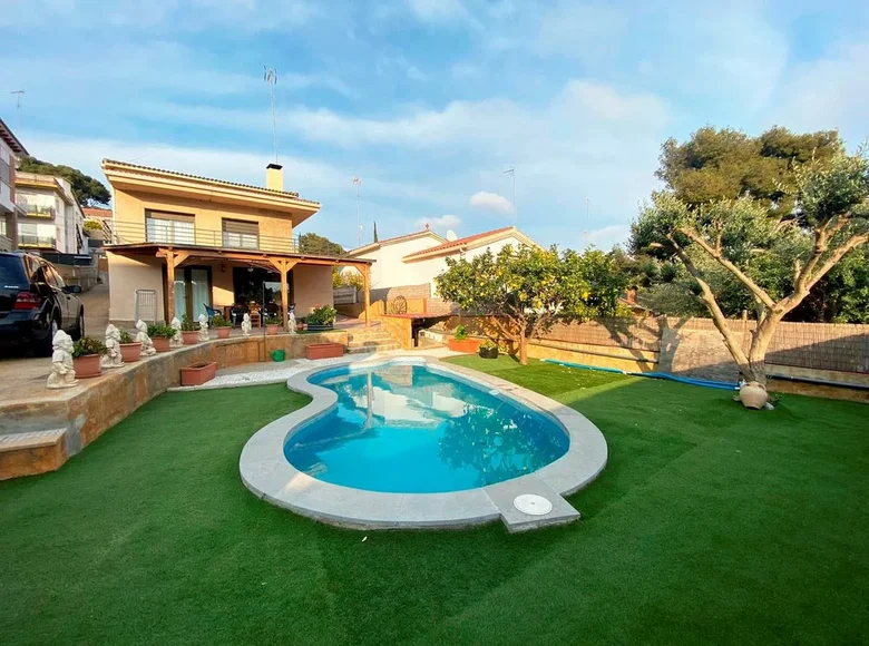 4 bedroom house 90 m² Castelldefels, Spain