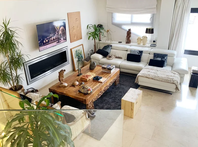 3 bedroom apartment  Estepona, Spain