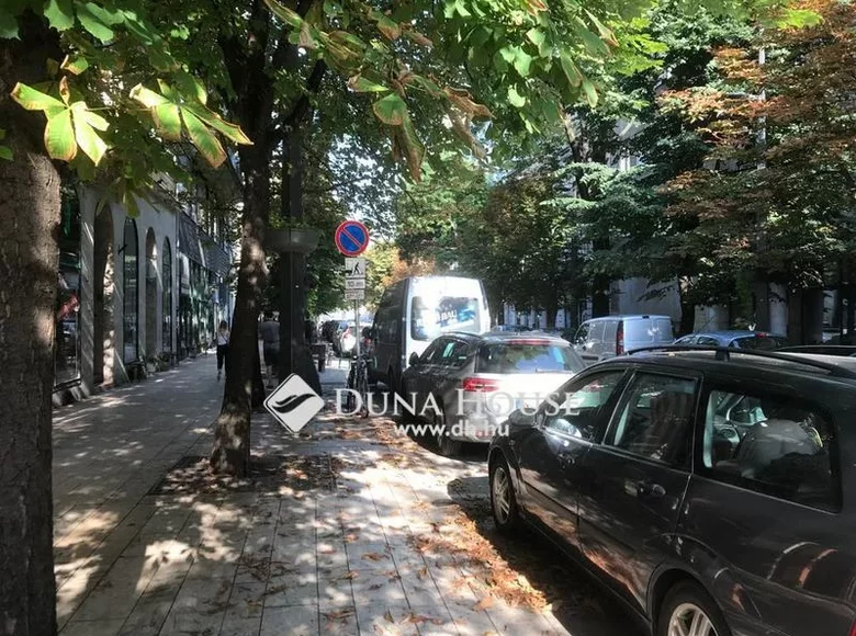 Commercial property 500 m² in Budapest, Hungary