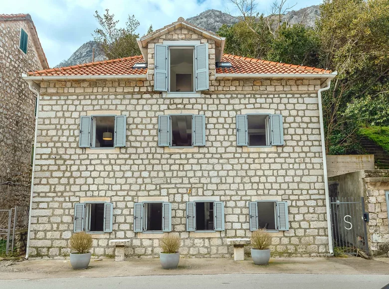 Dom 3 pokoi 200 m² Kotor, Czarnogóra
