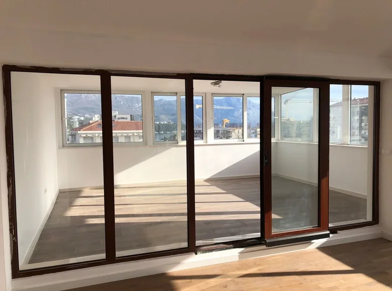 Mieszkanie 2 pokoi 87 m² Budva, Czarnogóra