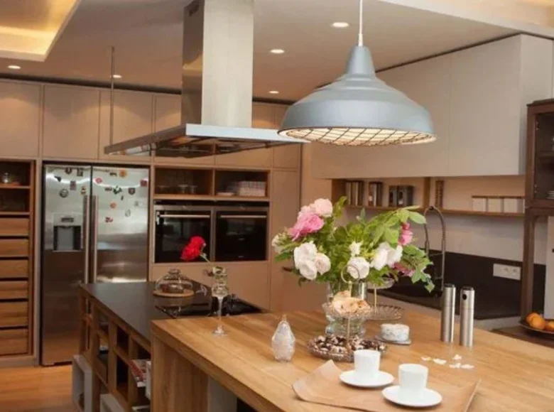 Villa 10 Schlafzimmer 750 m² Lici, Lettland