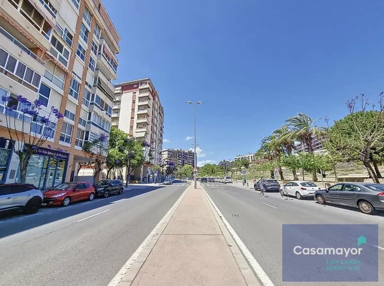 Commercial property 216 m² in Alicante, Spain