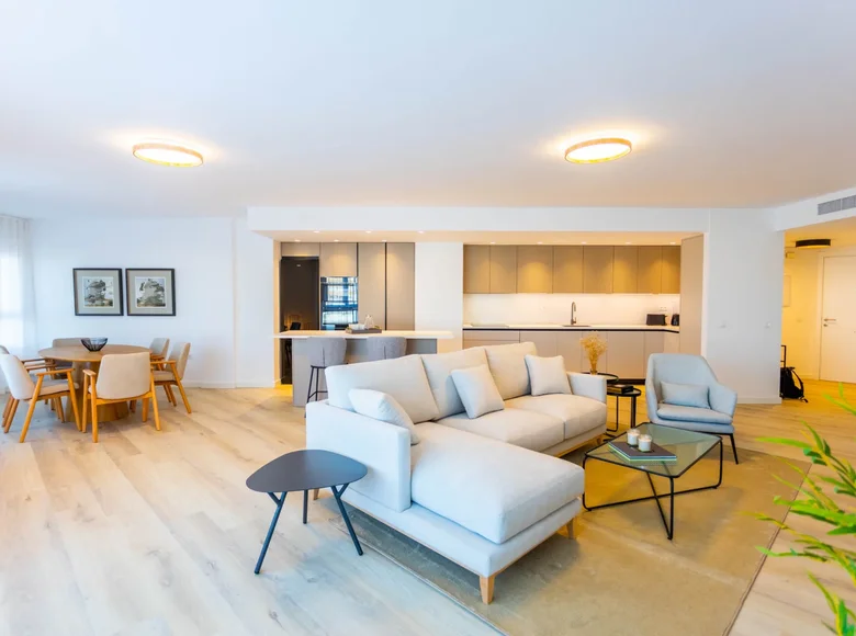 Mieszkanie 4 pokoi 164 m² San Pedro Alcantara, Hiszpania