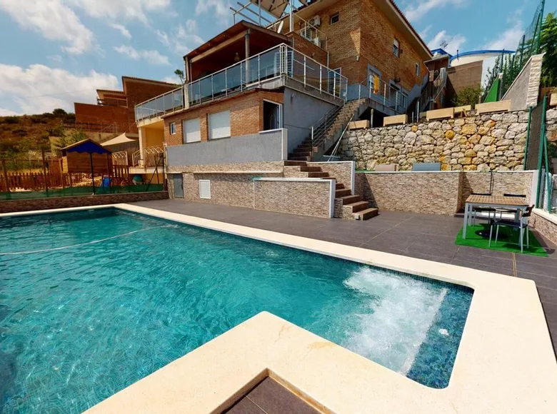 4 room villa 300 m² Chiva, Spain