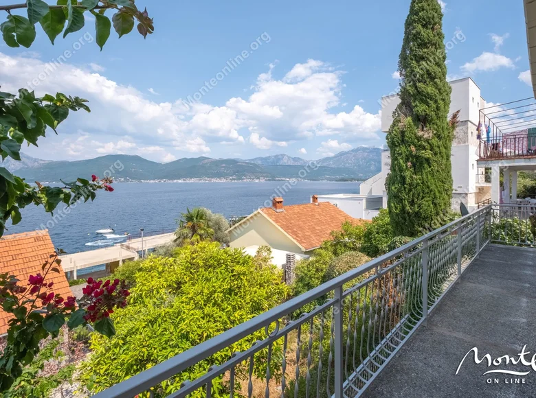 Villa de tres dormitorios 147 m² Tivat, Montenegro