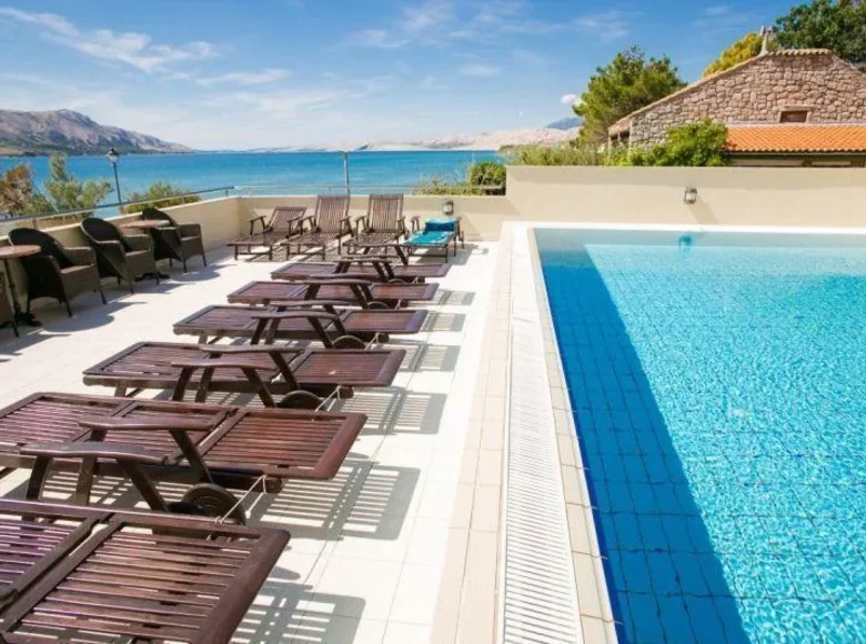 Hotel 3 500 m² in Karlobag, Croatia