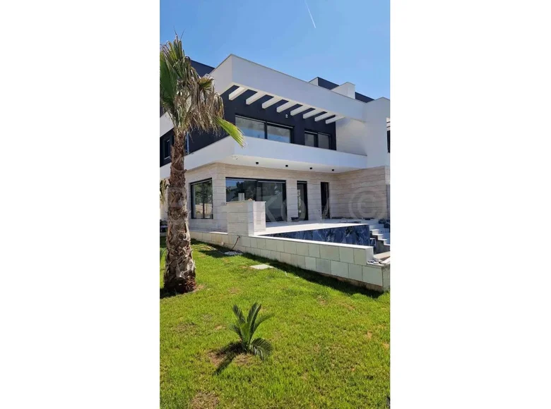 4-Zimmer-Villa 220 m² Grad Novalja, Kroatien