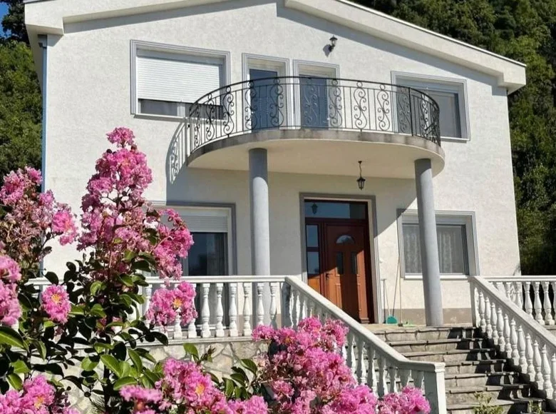 4 bedroom house 240 m² Bartula, Montenegro