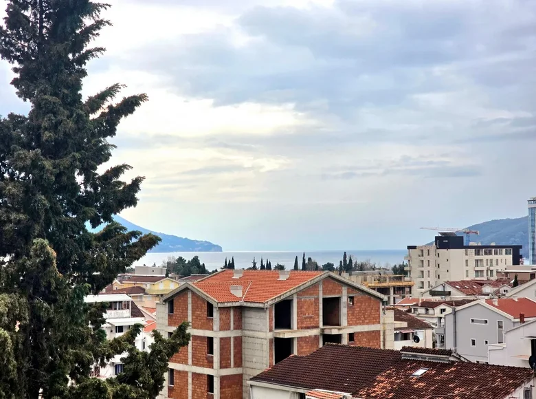 Mieszkanie 3 pokoi 109 m² Budva, Czarnogóra