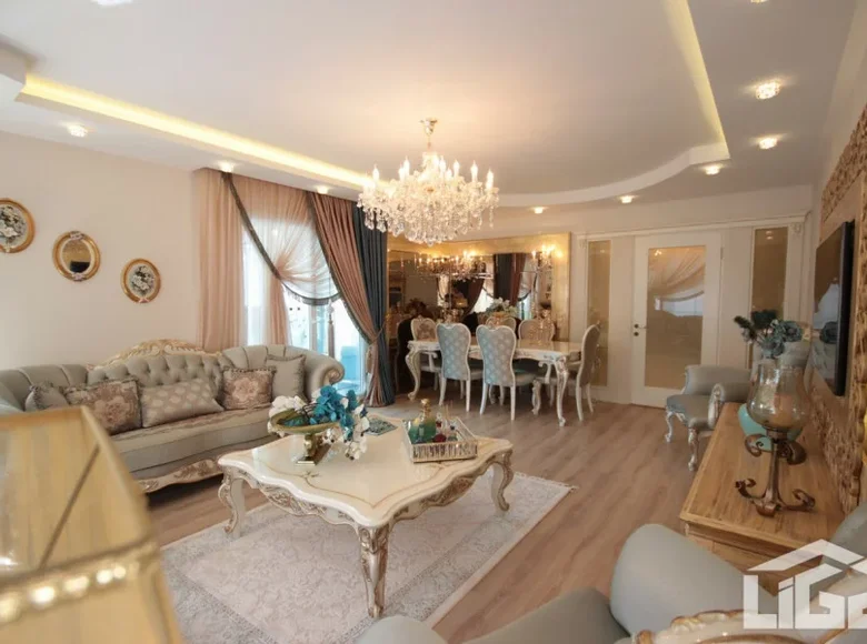 Mieszkanie 4 pokoi 230 m² Mersin, Turcja