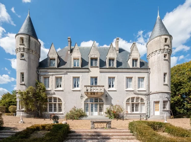 Zamek 700 m² Tours, Francja