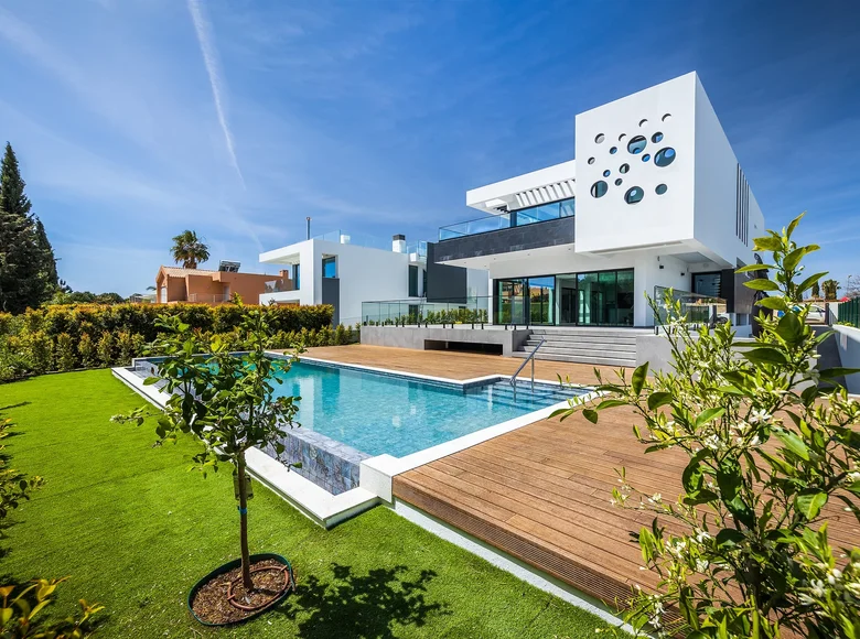 5 bedroom villa 252 m² Quarteira, Portugal