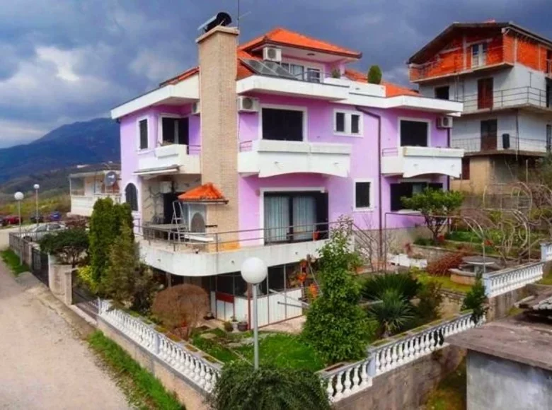 Дом 360 м² Игало, Черногория