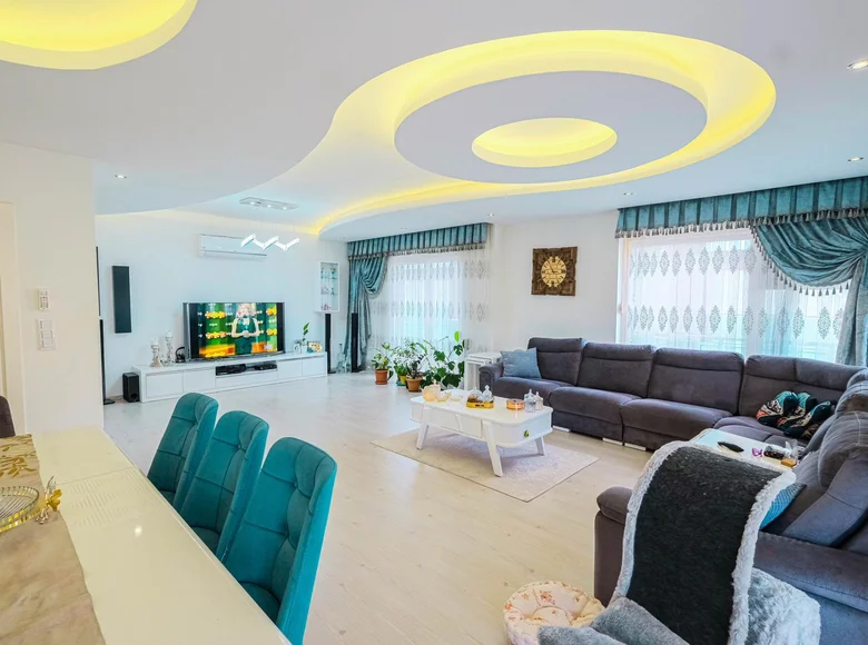 Duplex 8 rooms 350 m² Alanya, Turkey