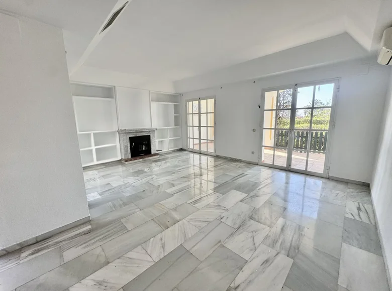 Dom 3 pokoi 210 m² Estepona, Hiszpania