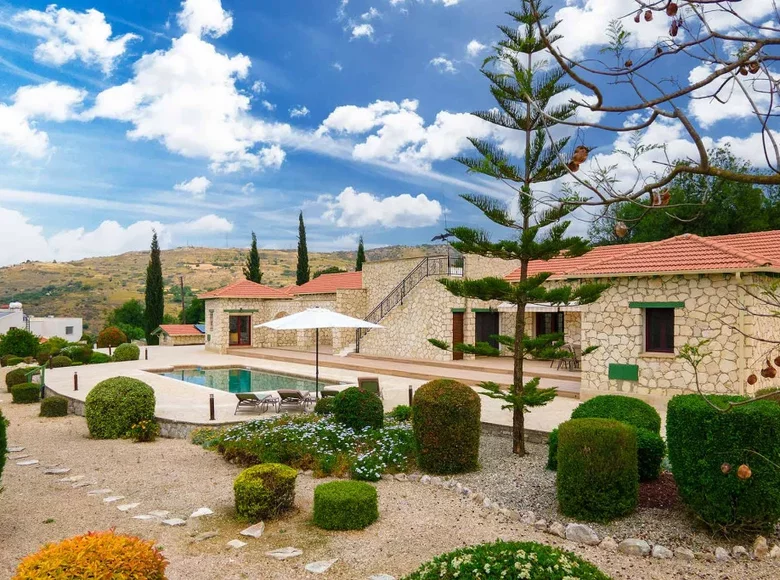 4 bedroom Villa 418 m² Miliou, Cyprus