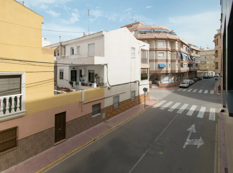 Mieszkanie 2 pokoi 58 m² Torrevieja, Hiszpania