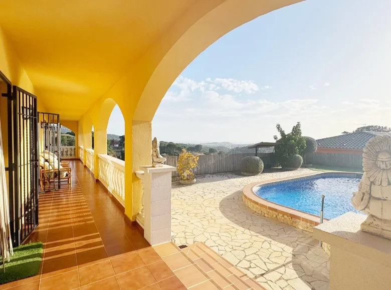 4-Schlafzimmer-Villa 291 m² Lloret de Mar, Spanien