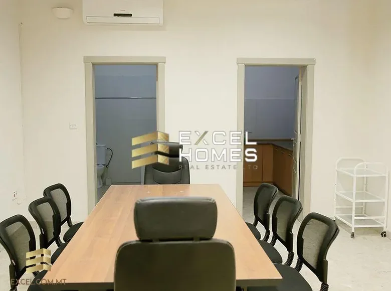 Commercial property 1 bedroom  in Sliema, Malta