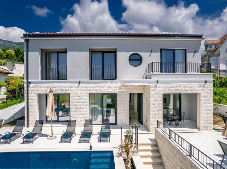 Villa de 5 pièces 250 m² Tivat, Monténégro