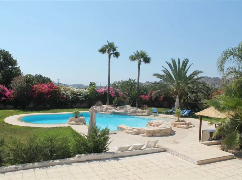4 bedroom Villa 630 m² koinoteta parekklesias, Cyprus