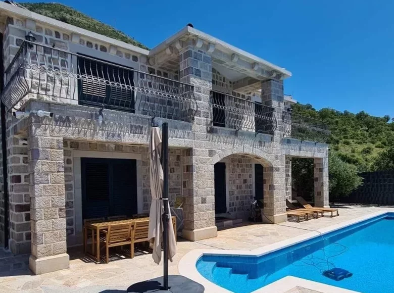Villa de 4 habitaciones 780 m² en Przno, Montenegro