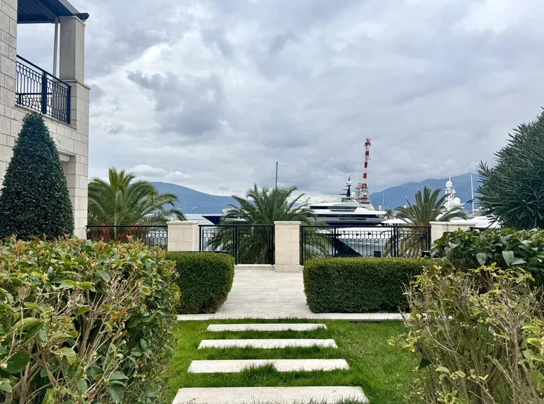 Apartamento 3 habitaciones 116 m² en Tivat, Montenegro