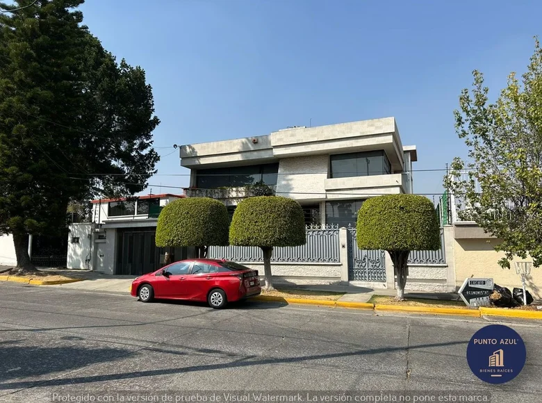 Casa 4 habitaciones 975 m² Naucalpan de Juárez, México