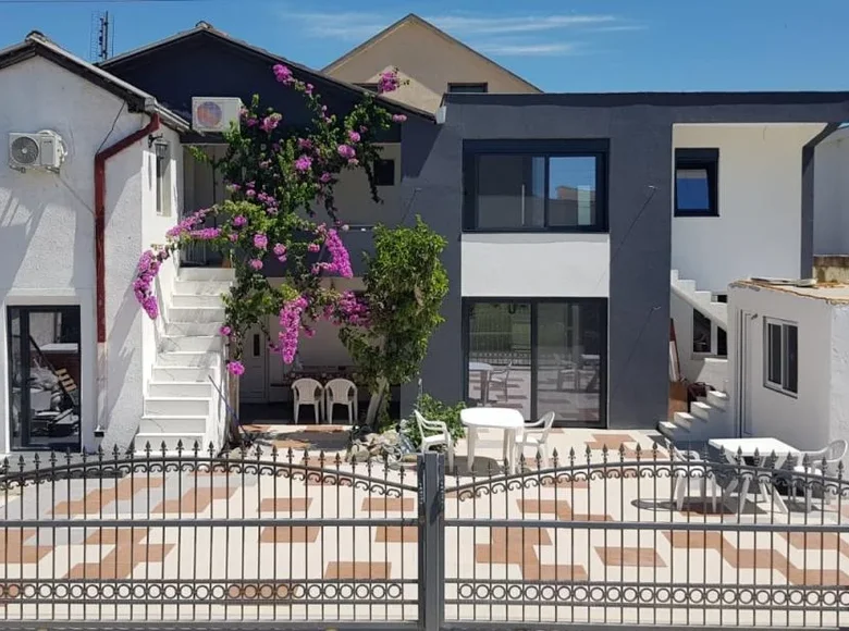 Дом 9 спален 250 м² Donji Stoj Shtoji i Poshtem, Черногория