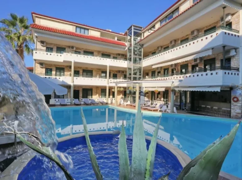 Hotel 3 000 m² Pefkochori, Griechenland