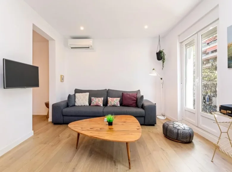Mieszkanie 2 pokoi 102 m² Madryt, Hiszpania