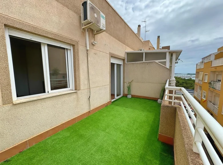 Mieszkanie 2 pokoi 53 m² Torrevieja, Hiszpania