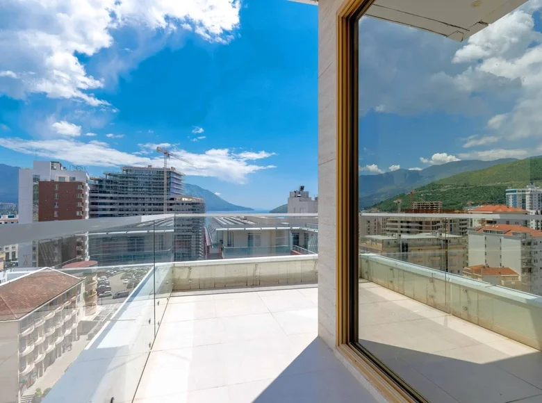 2 bedroom apartment 210 m² Budva, Montenegro