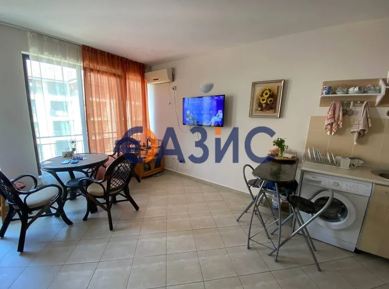 Квартира 2 комнаты 76 м² Несебр, Болгария