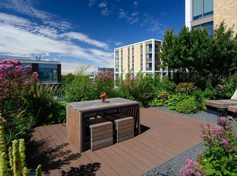 2 bedroom apartment 84 m² London, United Kingdom