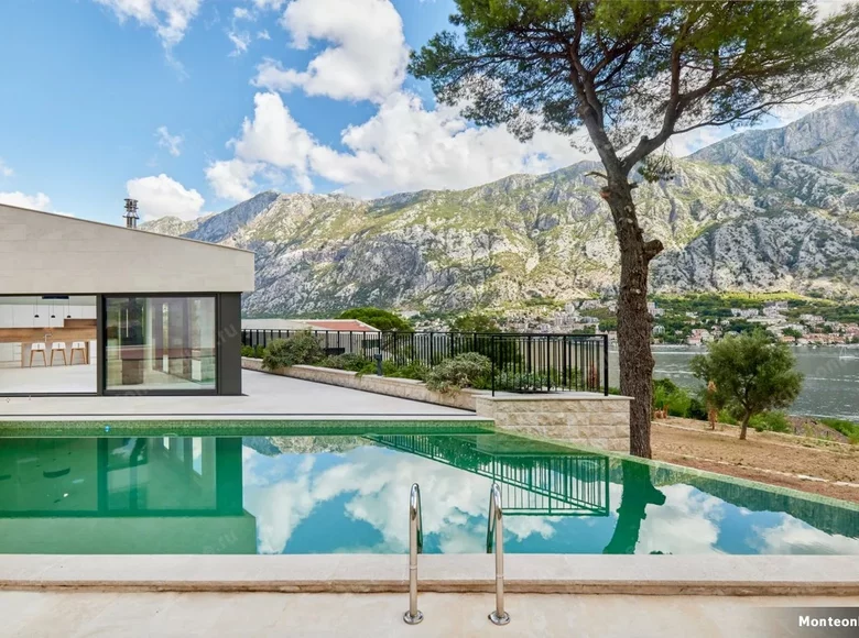 5 bedroom villa 479 m² Kotor, Montenegro