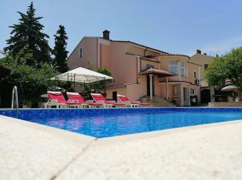 Villa 14 Schlafzimmer 600 m² Stadt Pola, Kroatien