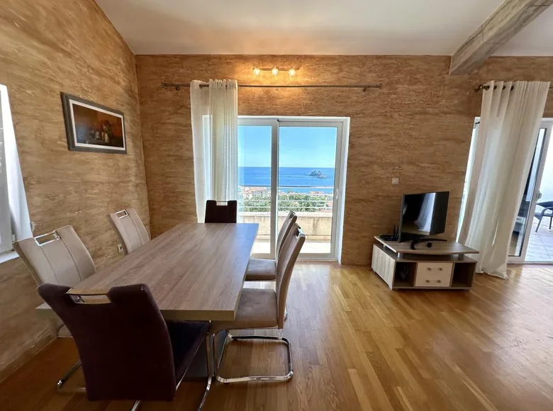 2 bedroom apartment 105 m² Petrovac, Montenegro