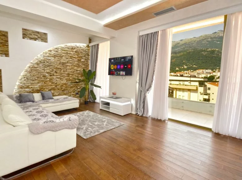 Mieszkanie 3 pokoi 90 m² Budva, Czarnogóra