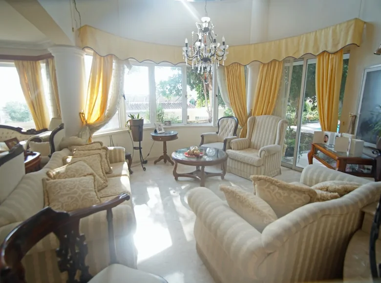 7 bedroom house 370 m² Chloraka, Cyprus