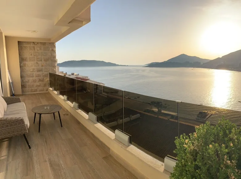 2 bedroom apartment 94 m² Rafailovici, Montenegro