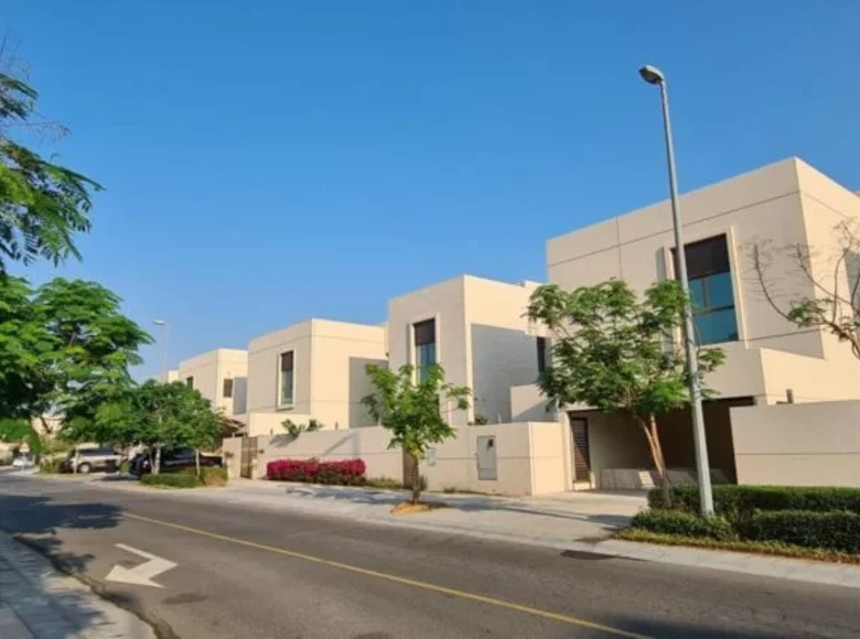 7 room house 1 319 m² Dubai, UAE