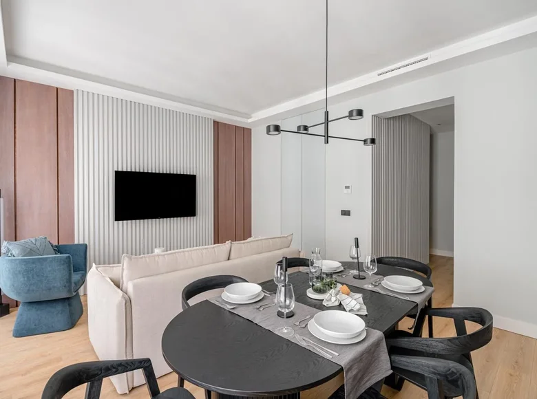 Mieszkanie 2 pokoi 84 m² Madryt, Hiszpania