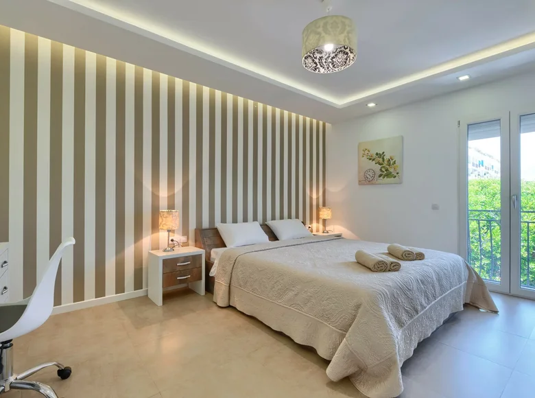 Mieszkanie 3 pokoi 132 m² Marbella, Hiszpania