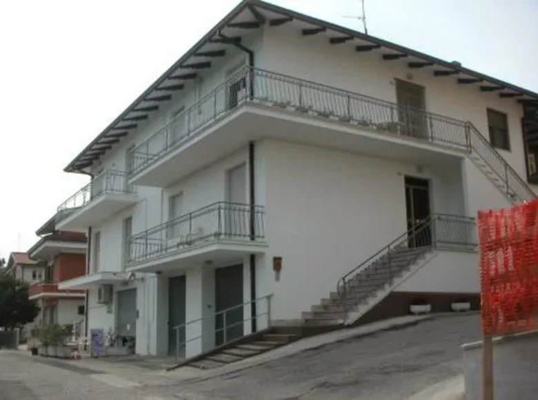 Commercial property 500 m² in Terni, Italy